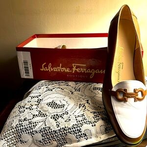 Leather loafers never worn.Shoe is narrow.